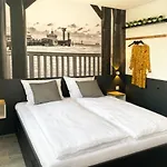 Dock 6 -