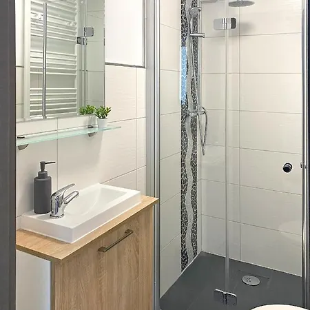 בית אירוח Dock 6 -