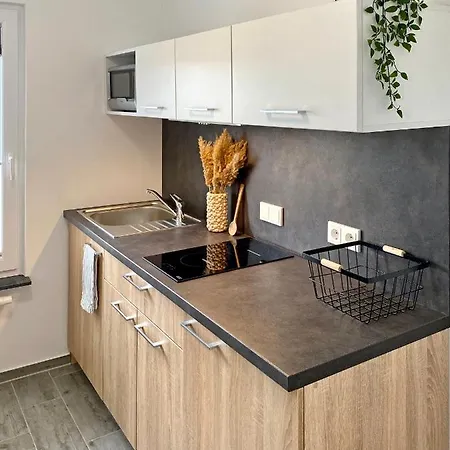 Dock 6 - קושהאבן