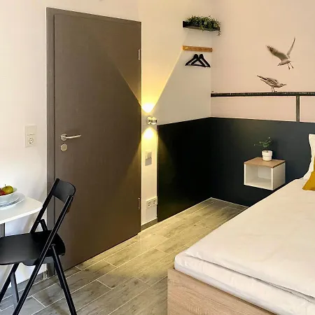 בית אירוח Dock 6 - *