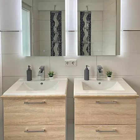 Dock 6 - בית אירוח קושהאבן