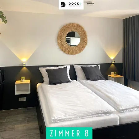 בית אירוח Dock 6 - *